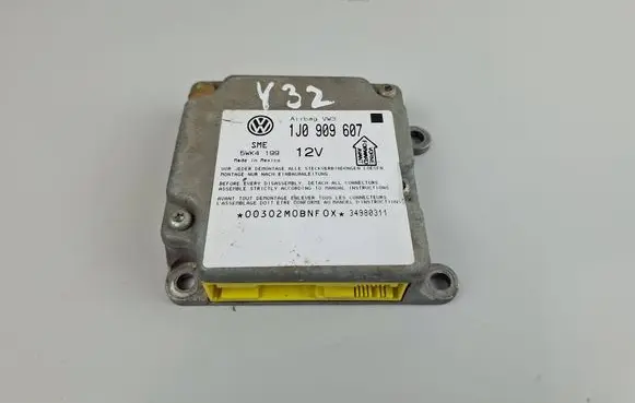 Volkswagen PASSAT B5 Airbag control unit/module 1J0909607
