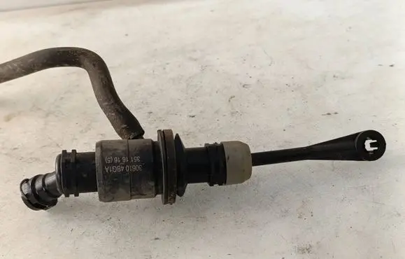 Renault Kadjar Clutch master cylinder 306104BG1A 35116165