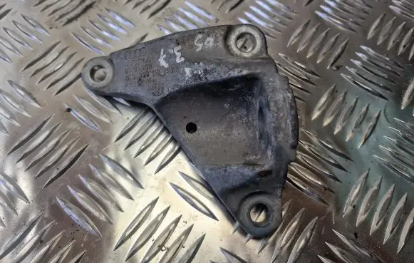 Audi A8 S8 D3 4E Gearbox mounting bracket 4E0399113AA