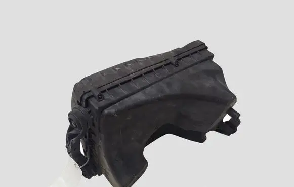 Opel Zafira B Air filter box 55557127