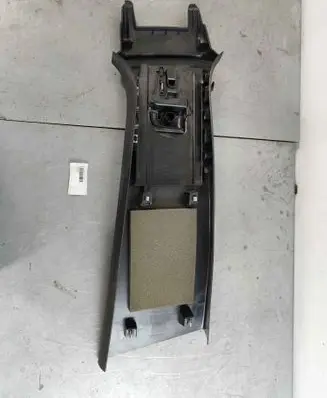 Volvo C40 (B) pillar trim (top) 32314017