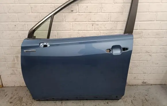 Subaru Forester SK Front door 43R00019