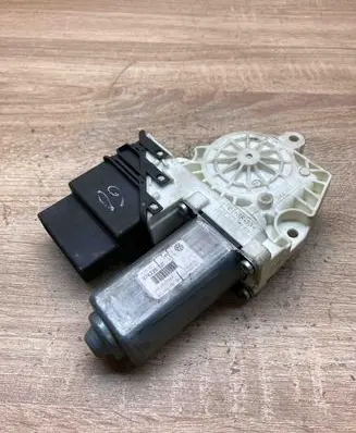 Volkswagen PASSAT B6 Rear door window regulator motor 1K0959704F 993425200