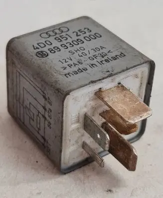 Volkswagen PASSAT B5 Other relay 4D0951253 899309000 12V4030A