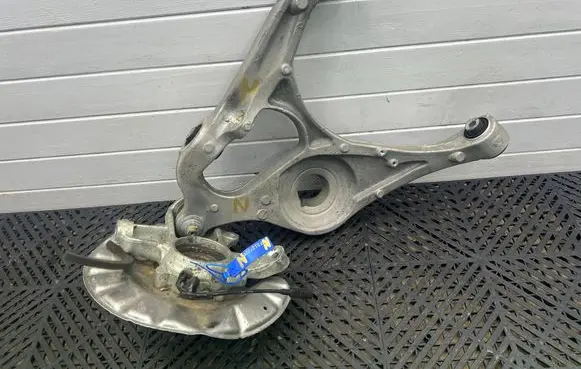 Mercedes-Benz ML W166 Rear wheel hub spindle/knuckle 