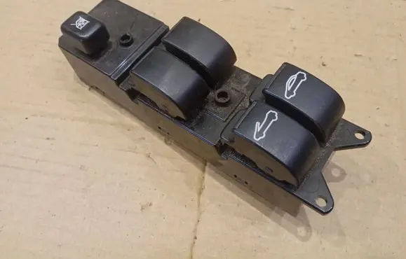 Mitsubishi Colt CZ3 Quarter vent window switch 98078400AA0 2546TH6