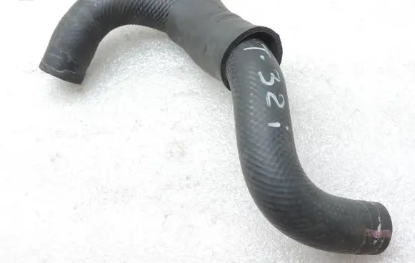 Toyota Avensis T220 Engine coolant pipe/hose 1657228050 16572-28050