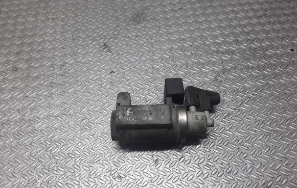 Audi A8 S8 D2 4D Turbo solenoid valve 057906627A
