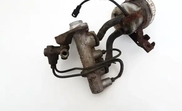 Master brake cylinder