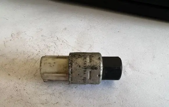 Ford Focus Air conditioning (A/C) pressure sensor 95BW19E561AA