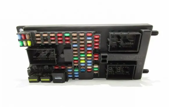 Land Rover Discovery 3 - LR3 Fuse module YQE500300