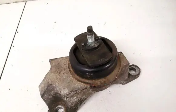 Chevrolet Epica Engine mount bracket 573as100e bhr000037
