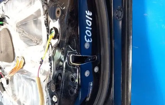 Toyota Prius (XW20) Front door lock 6903047060
