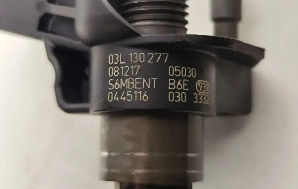 Audi A3 S3 8P Fuel injector 04451160303332 S6MBENTB6E939 03L130277