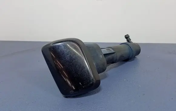 Windshield washer spray nozzle