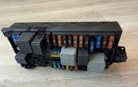 Mercedes-Benz E W211 SAM control unit A2115459001 2115459001
