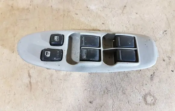Nissan Almera Tino Electric window control switch