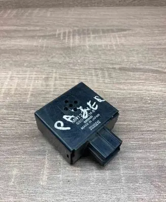 Mitsubishi Pajero Other relay MR122744 G8D202MB 2535D2