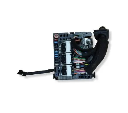 Peugeot 3008 I Fuse module 9810296180
