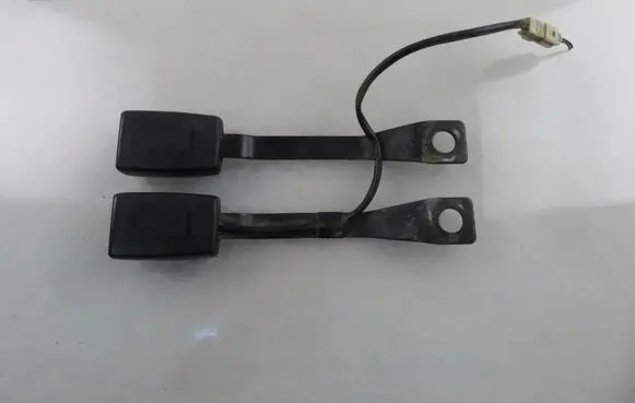 Front seatbelt buckle