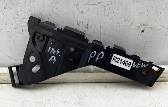 Opel Insignia A Front bumper mounting bracket 13238444