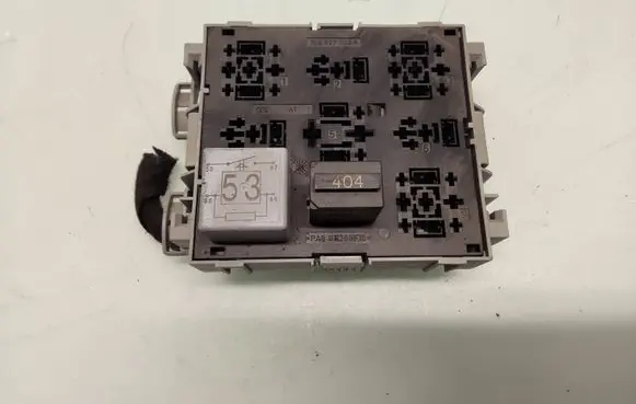 Porsche Cayenne (9PA) Relay mounting block 7L0937503A