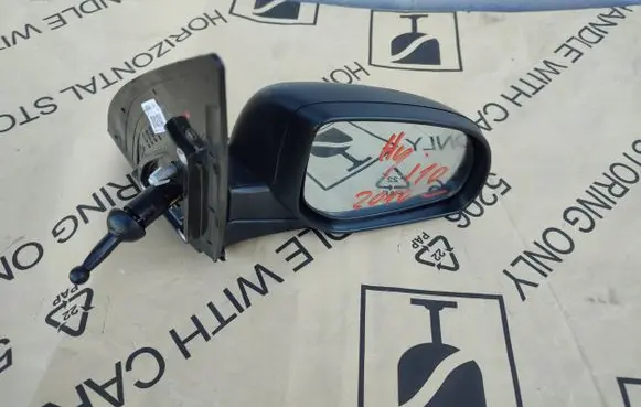 Hyundai i10 Manual wing mirror E4022889
