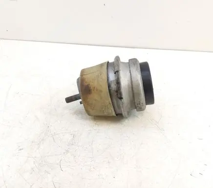 Porsche Cayenne (9PA) Engine mount bracket