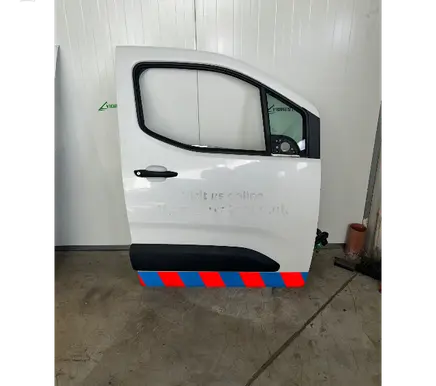 Opel Combo E Front door