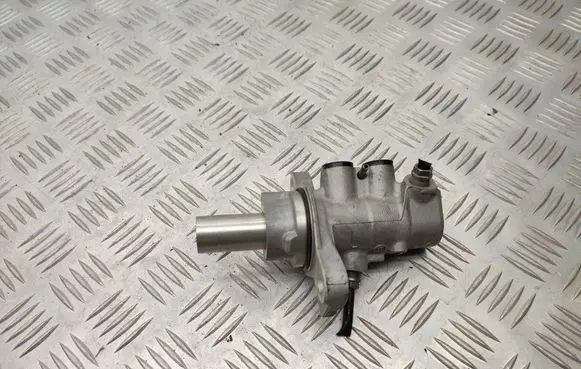 Volkswagen Golf VIII Master brake cylinder