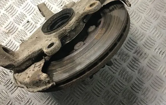 Opel Frontera B Front wheel hub spindle knuckle