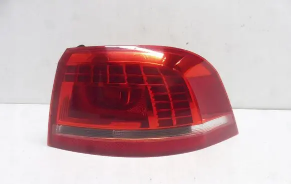 Volkswagen PASSAT B7 Rear/tail lights 3AF945208A