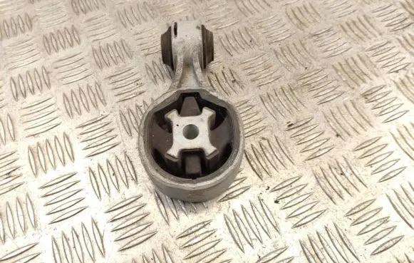 Nissan Qashqai Engine mount bracket