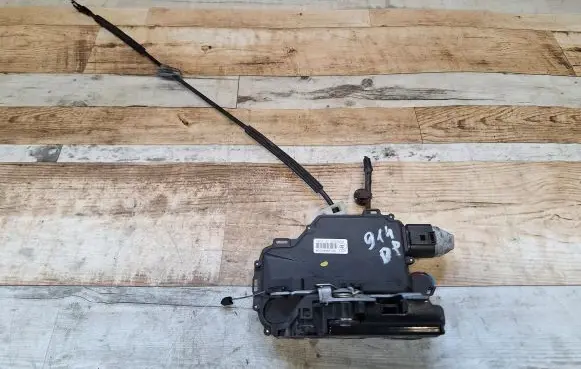 Volkswagen PASSAT B5.5 Front door lock 3B1837016CA 992620