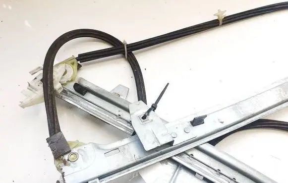 Citroen Xsara Picasso Front door window regulator motor 9700105128