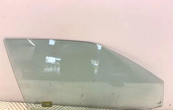 Toyota Yaris Cross Front door window glass four-door