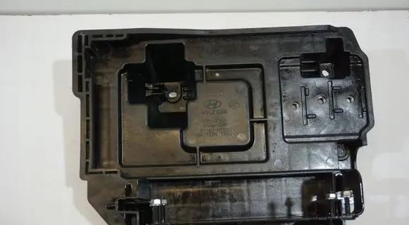 Hyundai Tucson IV NX4 Battery box tray 