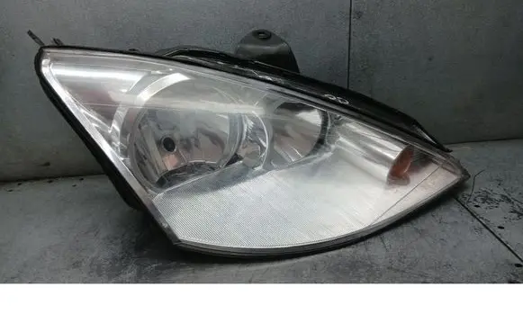 Ford Focus Front reflector 