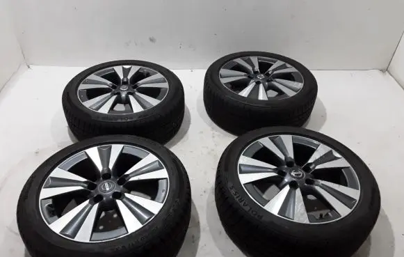 Nissan Pulsar R17 alloy rim 