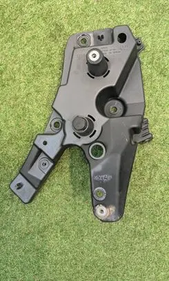 Volvo XC60 Fender mounting bracket 32288928