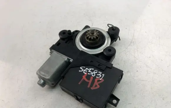 Volvo S40 Front door window regulator motor 979040100