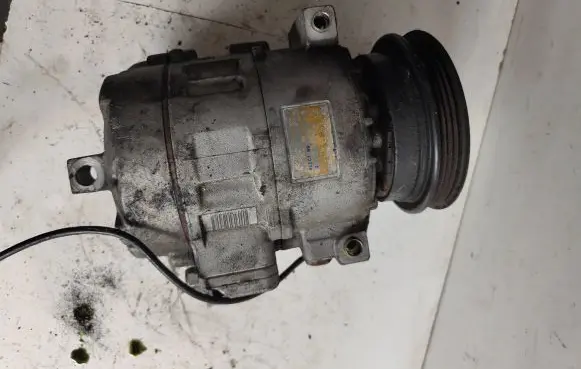 Volkswagen PASSAT B5 Air conditioning (A/C) compressor (pump) 8D0260805B