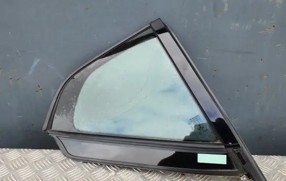 Volvo XC40 Rear vent window glass 32244804