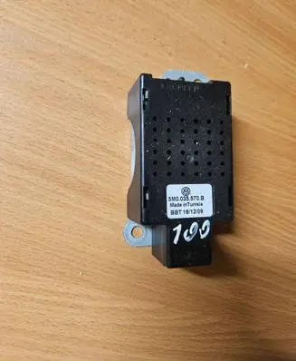 Volkswagen Golf VI Aerial antenna amplifier 5M0035570B
