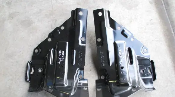 Mercedes-Benz SLK R172 Front bumper mounting bracket 205KM