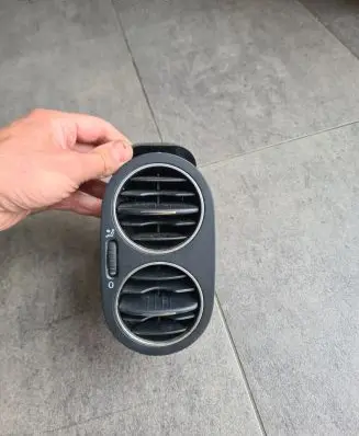 Volkswagen Tiguan Dashboard side air vent grill/cover trim 5M0819710 5M0819759