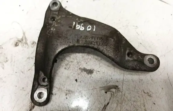 Peugeot 4007 Engine mounting bracket 7813a216 cab116a079
