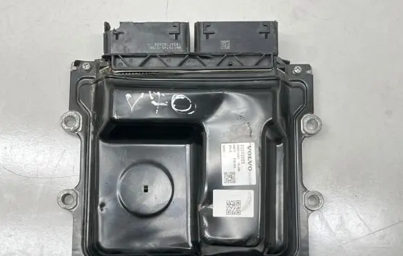 Volvo V70 Engine control unit/module 32242005 0000114461