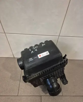 Hyundai i30 Air filter box 28110F2000