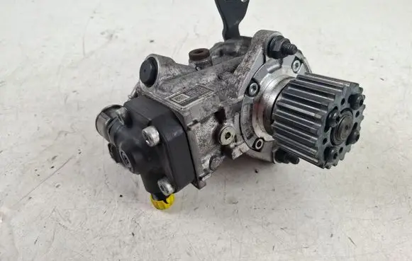 Volvo V70 Fuel injection high pressure pump 31432135 HP5S0060